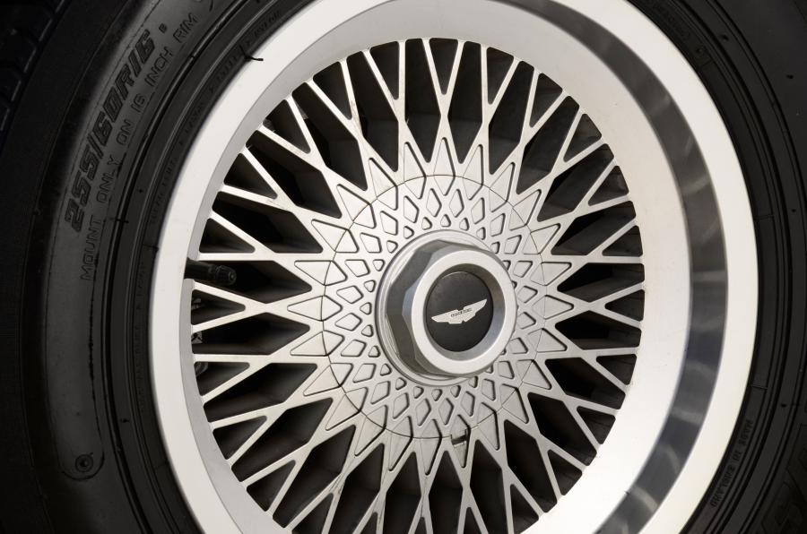  Aston Martin V8 7.0 Litre Coupe 1989 года  (фото 11 из 20)